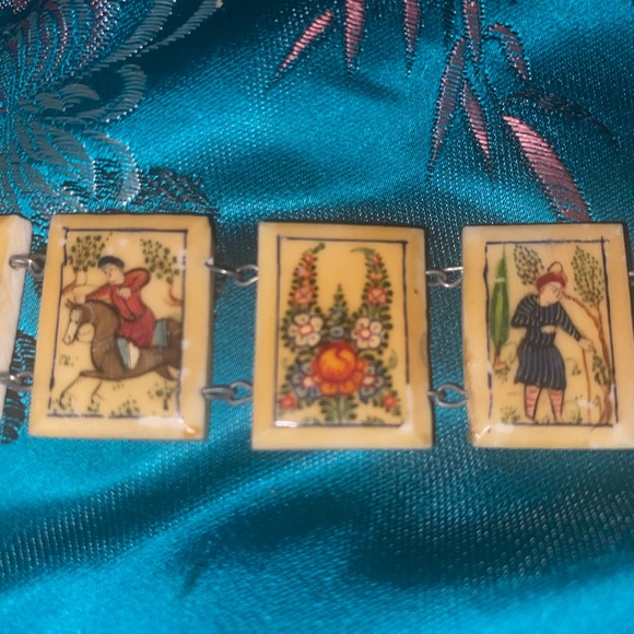 Antique Scrimshaw Bracelet - Picture 12 of 13